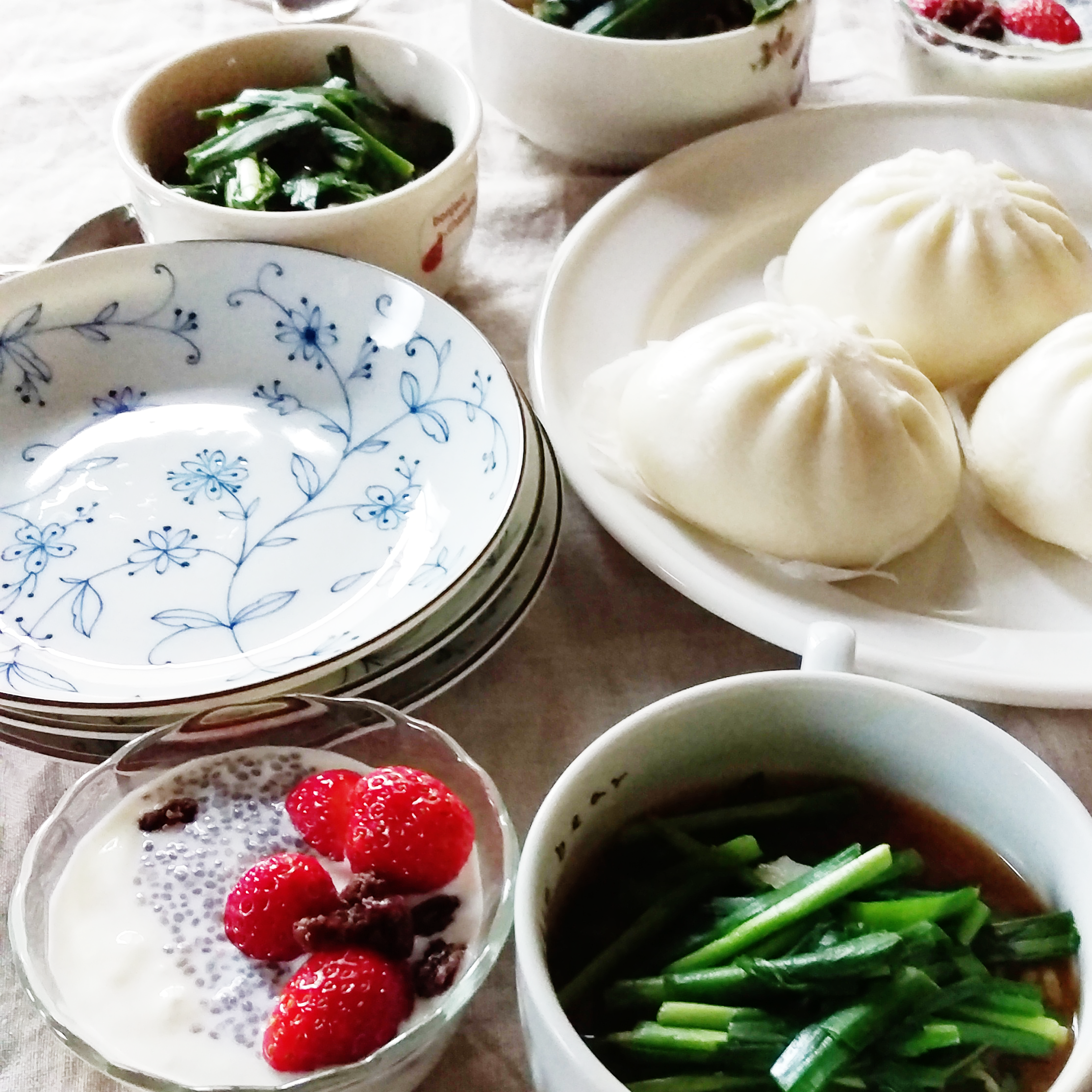 BREAKFAST pork buns ramen noodle 泡ご飯　肉まん　ラーメン