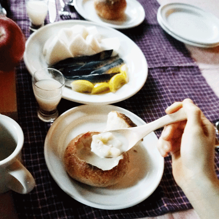 BREAKFAST bkf = clam chowder in a bread 朝ごはん　くりぬきパン　クラムチャウダー