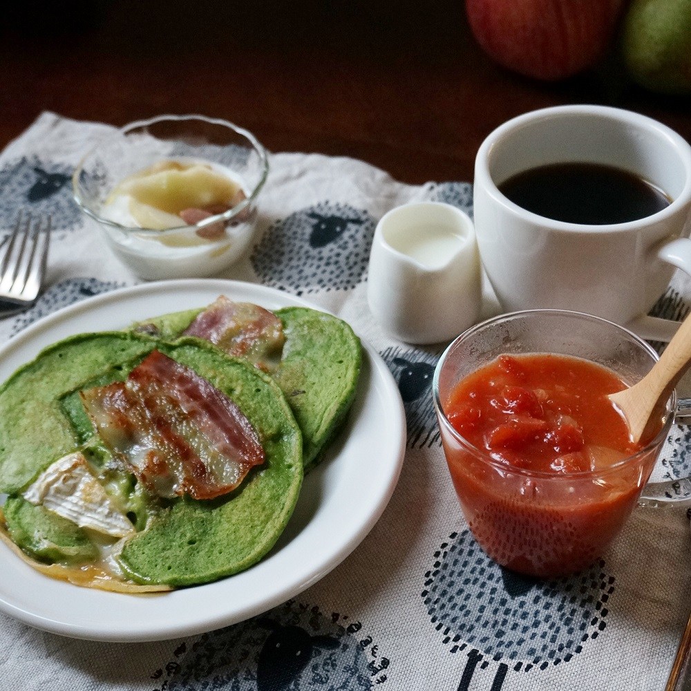 BREAKFAST bkf = spinach bacon Camenbert cheese pancake 朝ごはん　パンケーキ