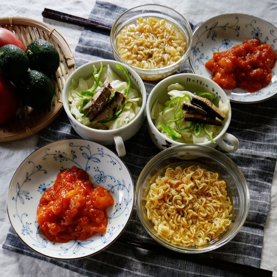 朝ごはん = ベトナムヌードル Mi GA Tim、エビチリソース、オイルサーディン　グリーンサラダ「1食分の1日必要量に対するグラフを表示」→　・カロリー　・三大栄養素　・PFCバランス　・ビタミン　・ミネラル　・アミノ酸グラフ