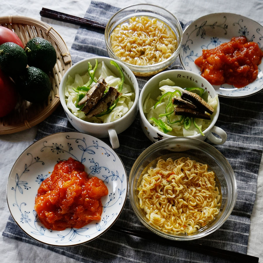 朝ごはん = ベトナムヌードル Mi GA Tim、エビチリソース、オイルサーディン　グリーンサラダ「1食分の1日必要量に対するグラフを表示」→　・カロリー　・三大栄養素　・PFCバランス　・ビタミン　・ミネラル　・アミノ酸グラフ