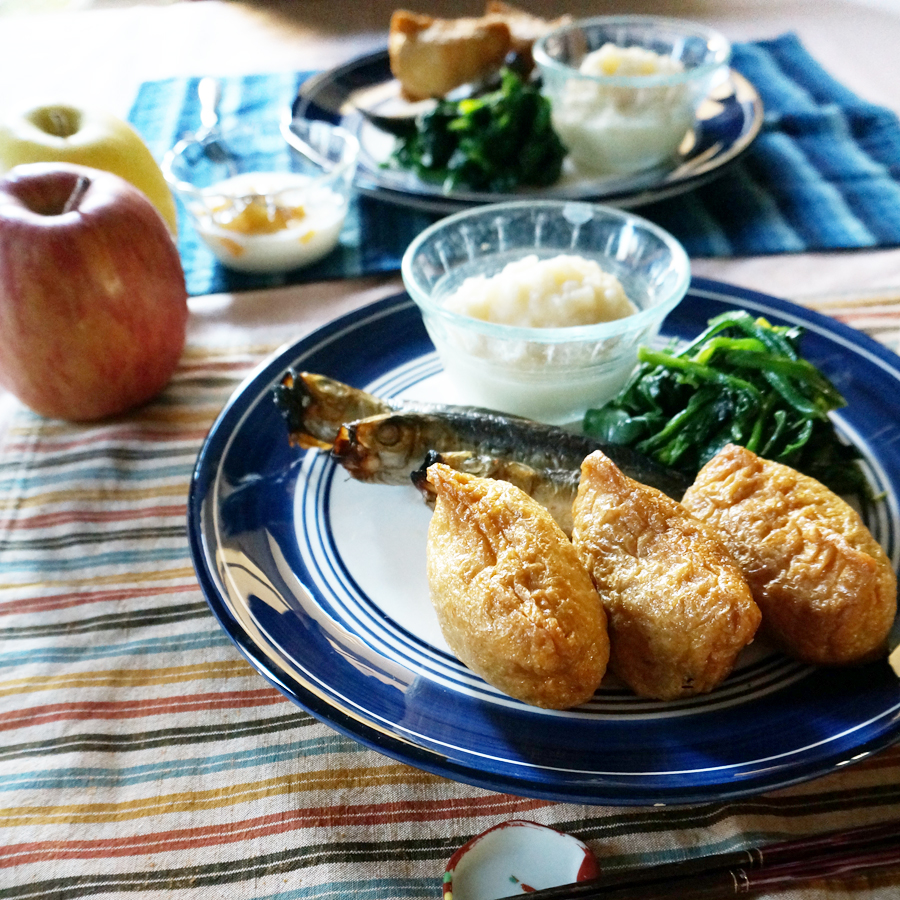 朝ごはん = おいなりさん、めざし、ほうれん草のおひたし、マッシュド　ポテト、ヨーグルト　ドライマンゴー　トッピング　「1食分の1日必要量に対するグラフを表示」→　・カロリー　・三大栄養素　・PFCバランス　・ビタミン　・ミネラル　・アミノ酸グラフ