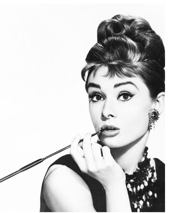 VanFROSTED バニラフロスト ビキニエリート優勝 FWJ IFBB Aprilis Championships オリンピア つけまつげ 2023 2024 フィットネス大会 ボディービルディング bikini fitness body building fwh 初心者 ヒール つけま ハリウッド 歴史 マリリン モンロー オードリー ヘップバーン キャッツアイ ティファニーで朝食を ティファニー Tiffany Breakfast at Tiffany