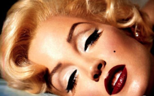 VanFROSTED バニラフロスト ビキニエリート優勝 FWJ IFBB Aprilis Championships オリンピア つけまつげ 2023 2024 フィットネス大会 ボディービルディング bikini fitness body building fwh 初心者 ヒール つけま ハリウッド 歴史 マリリン モンロー オードリー ヘップバーン キャッツアイ