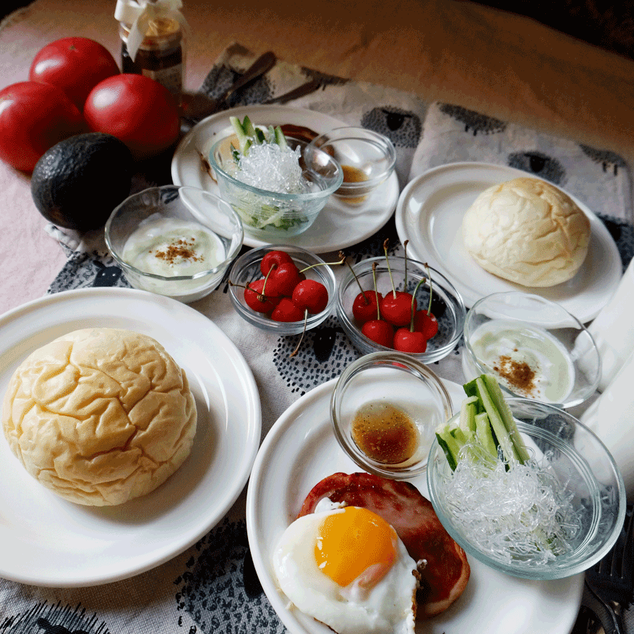 bkf = sunny side up on ham, seaweed noodle salad, white roll, Sato Nishiki cherry and green tea yogurt